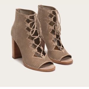 Frye Women's Gabby Perf Ghillie